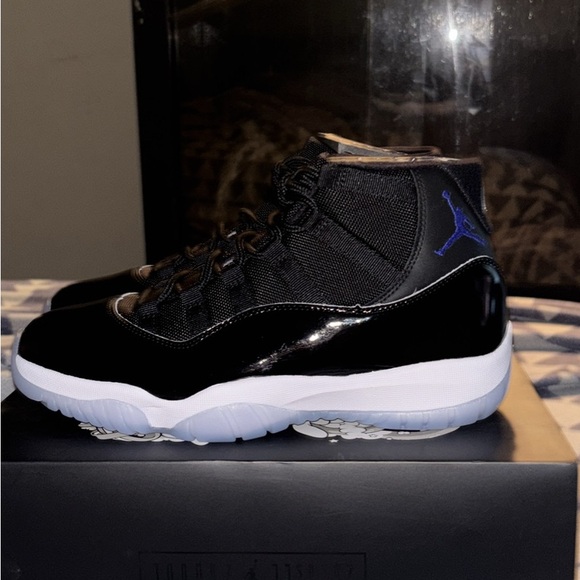 Jordan 11 Space Jam - Picture 2 of 5